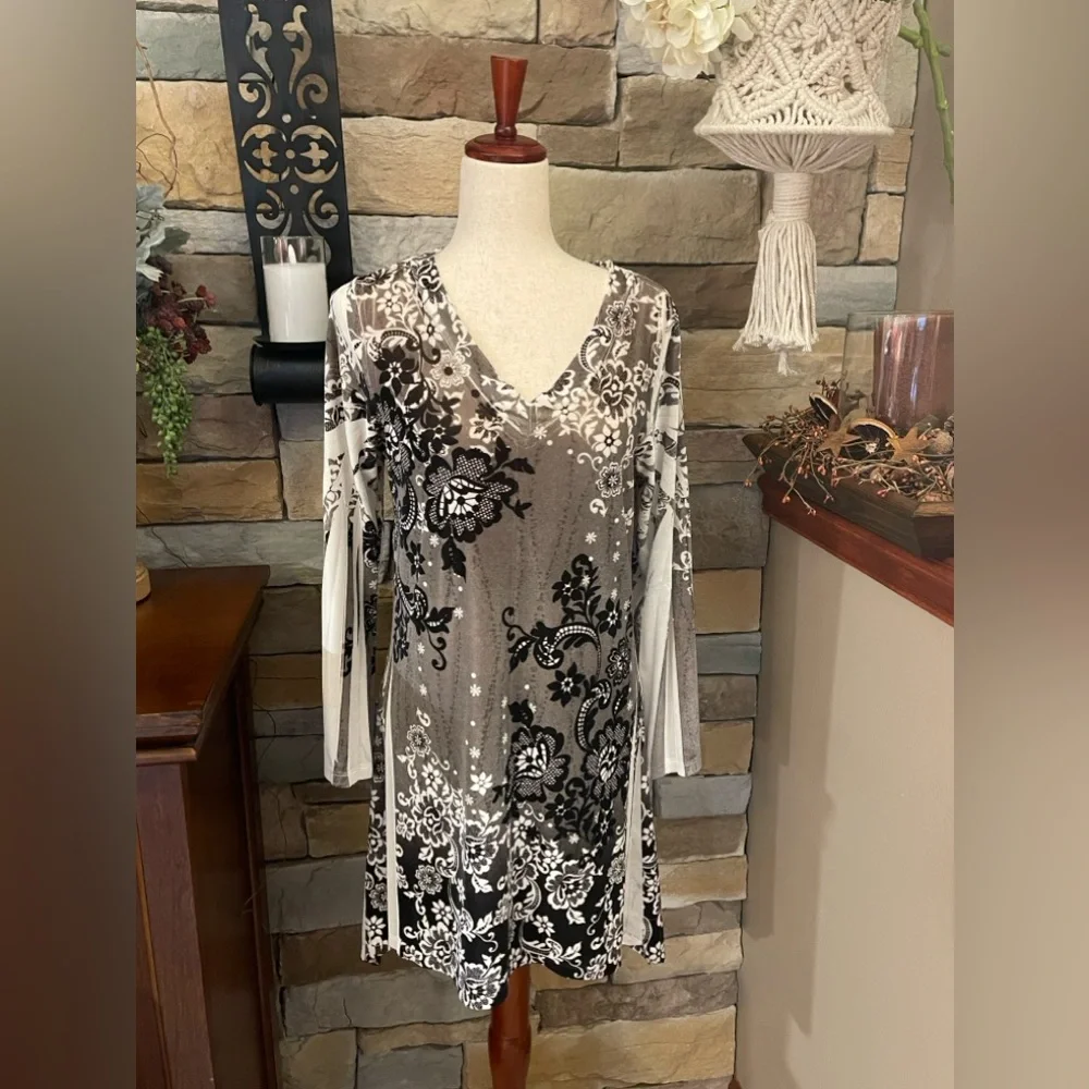 The Pyramid Collection Velvet Dress - Picture 1 of 4
